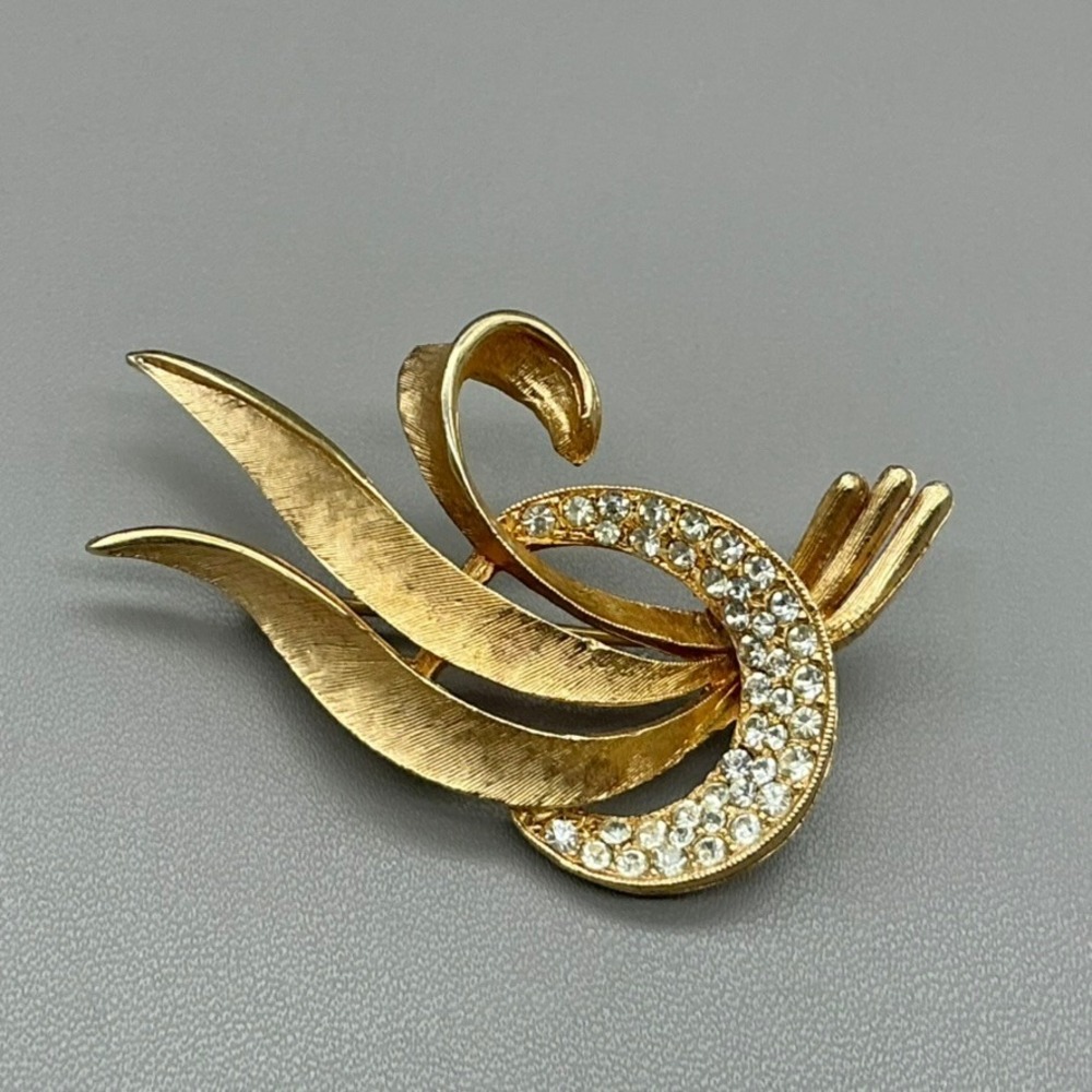 Vintage Brooch Pin Women Gold Tone Rhinestone Abstract Textured Leaf Swirl 2.25"